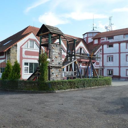 Famozclub Hotell Bakov nad Jizerou Eksteriør bilde