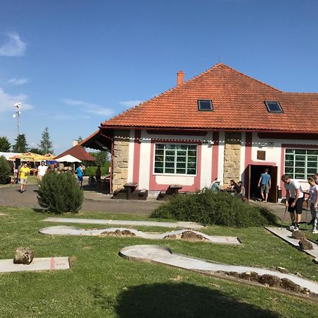 Famozclub Hotell Bakov nad Jizerou Eksteriør bilde