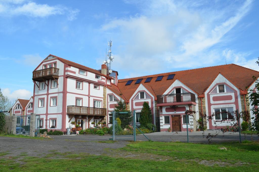 Famozclub Hotell Bakov nad Jizerou Eksteriør bilde