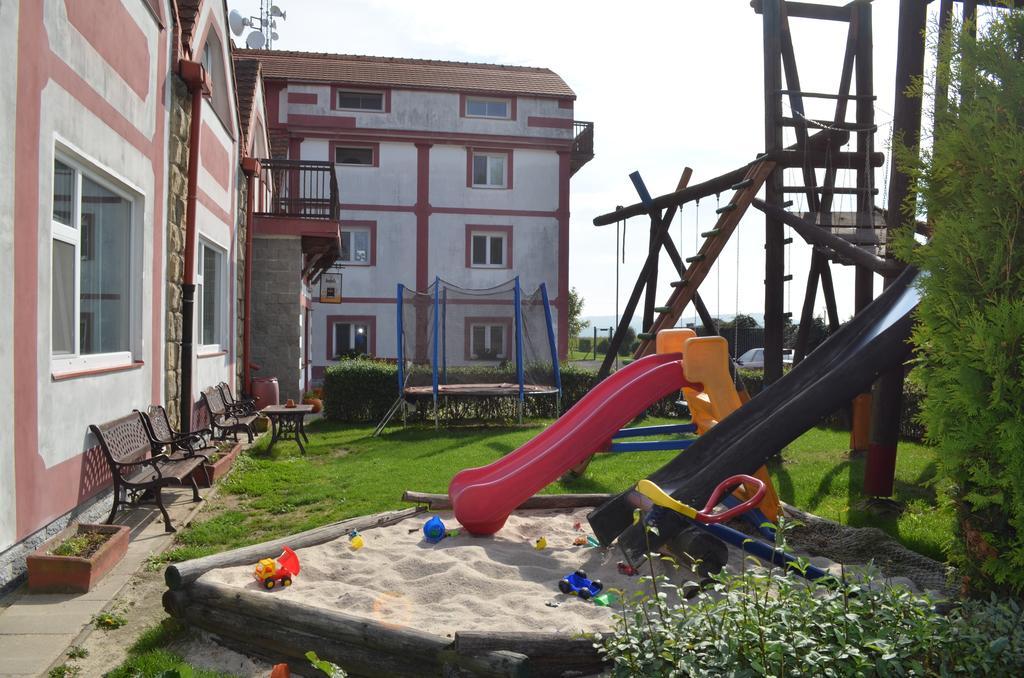 Famozclub Hotell Bakov nad Jizerou Eksteriør bilde