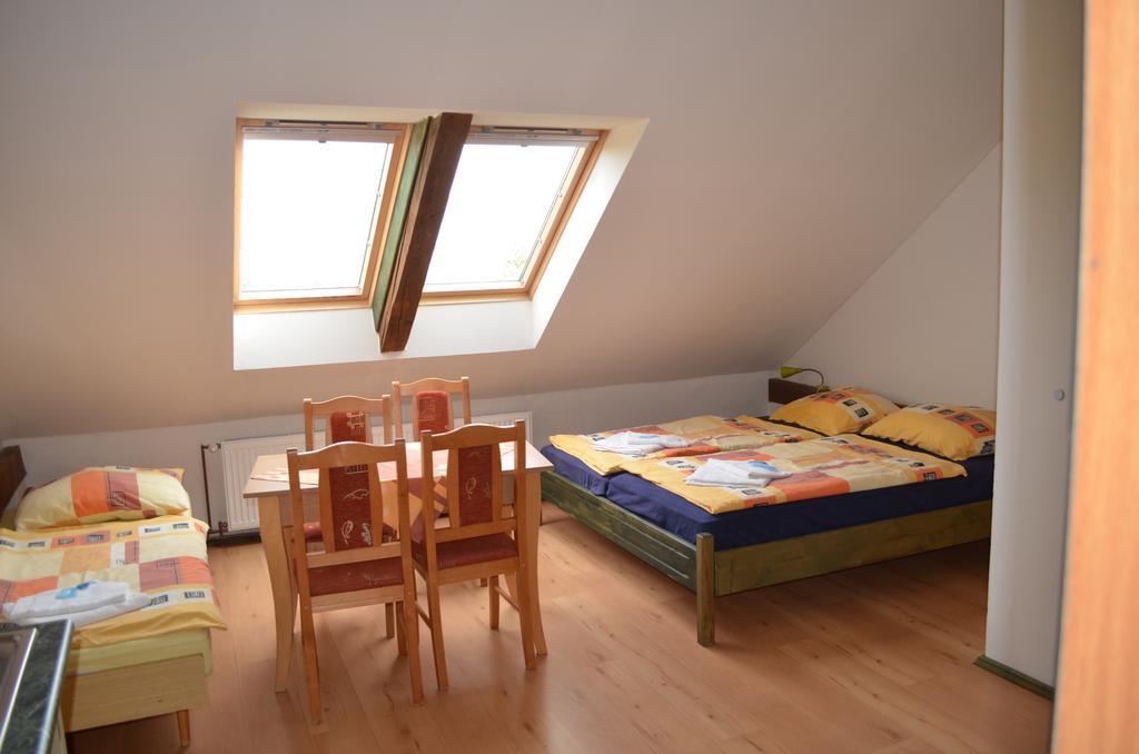 Famozclub Hotell Bakov nad Jizerou Rom bilde