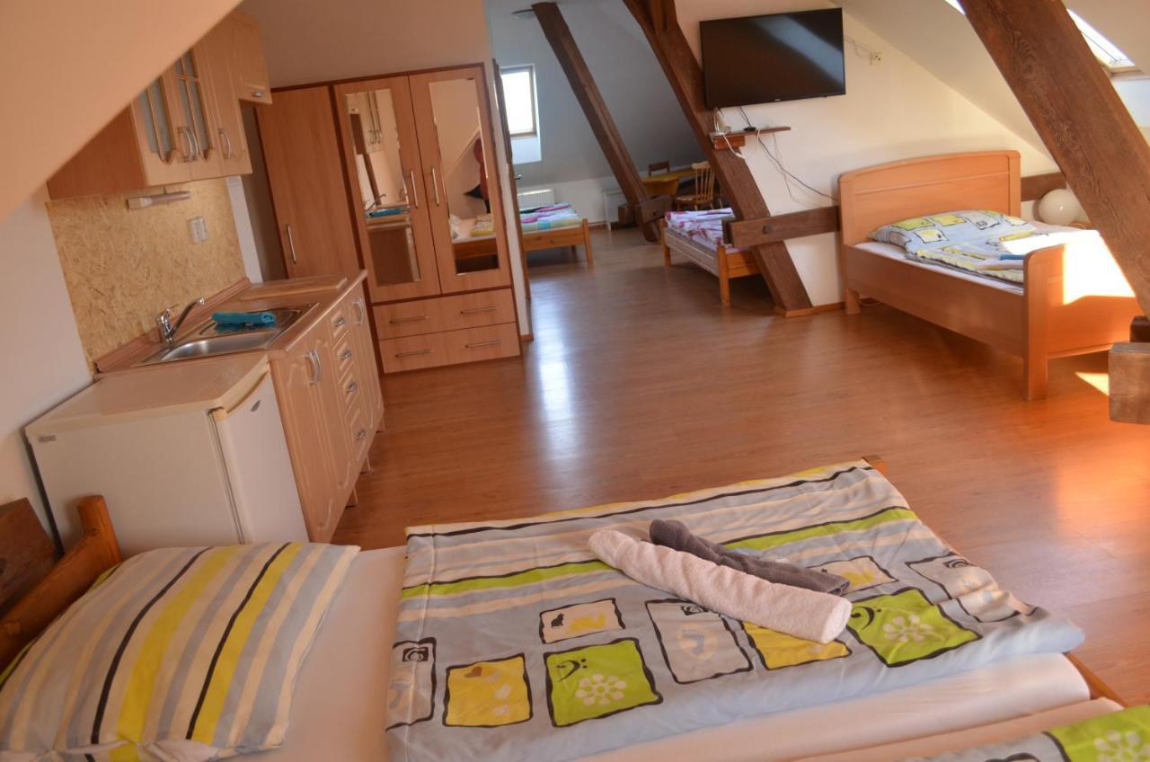 Famozclub Hotell Bakov nad Jizerou Rom bilde