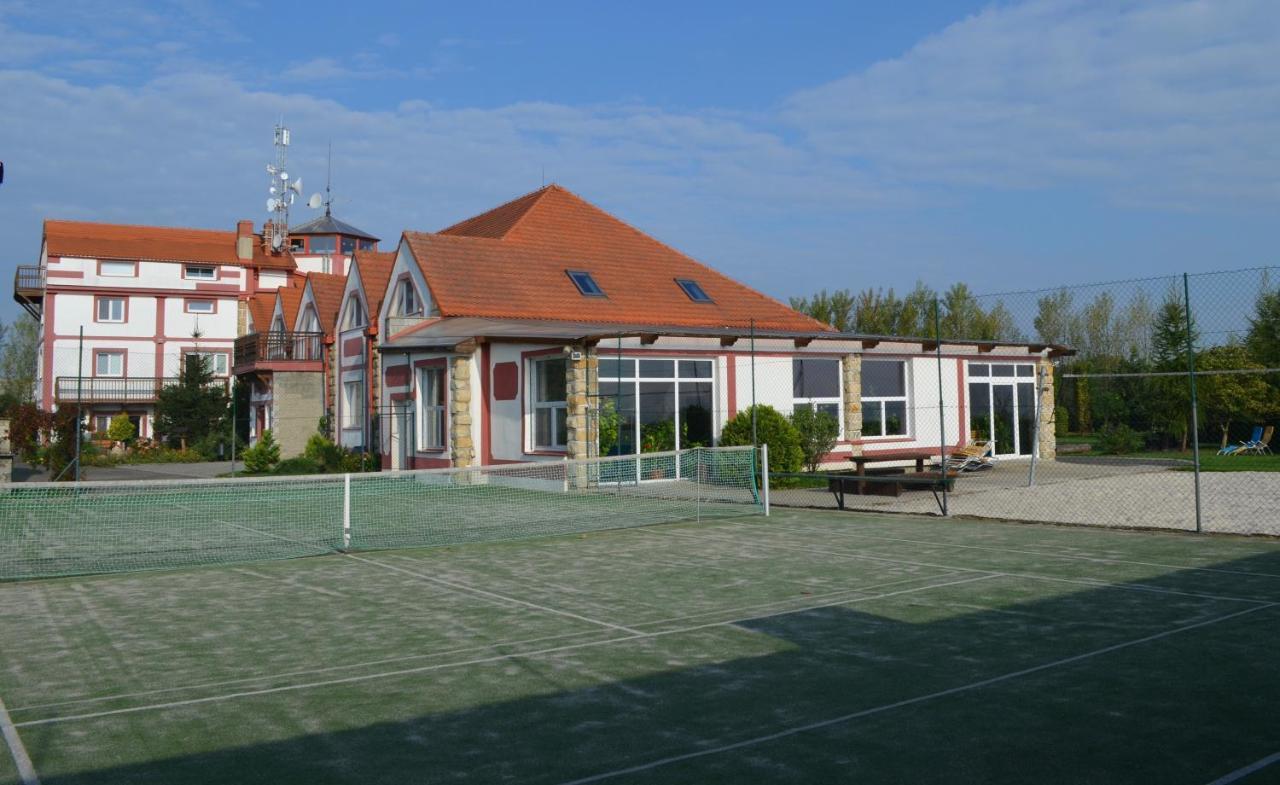 Famozclub Hotell Bakov nad Jizerou Eksteriør bilde